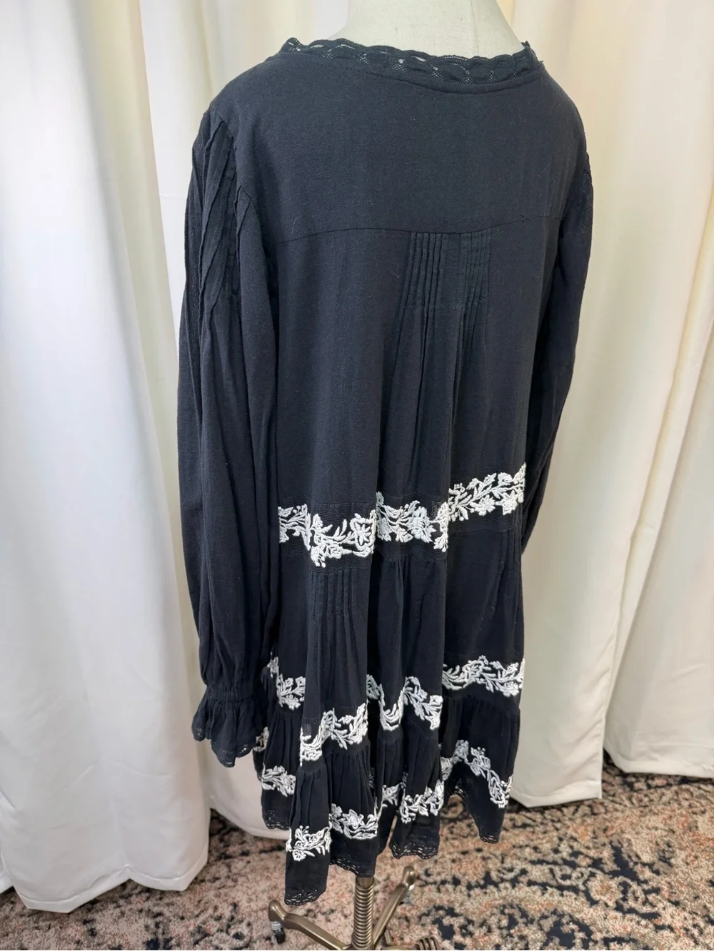Anthropologie ‘Long-Sleeve Embroidered Pintuck Swing Mini Dress’ in Black Sz 1X